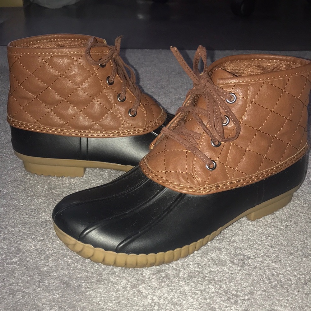 Charlotte Russe Duck Boots • Brown & Black